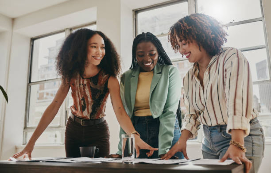 71% das mulheres na área de TI relatam trabalhar mais horas para conseguir promoção