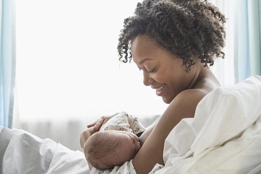  Novembro Roxo: conheça a importância do aleitamento materno para bebês prematuros