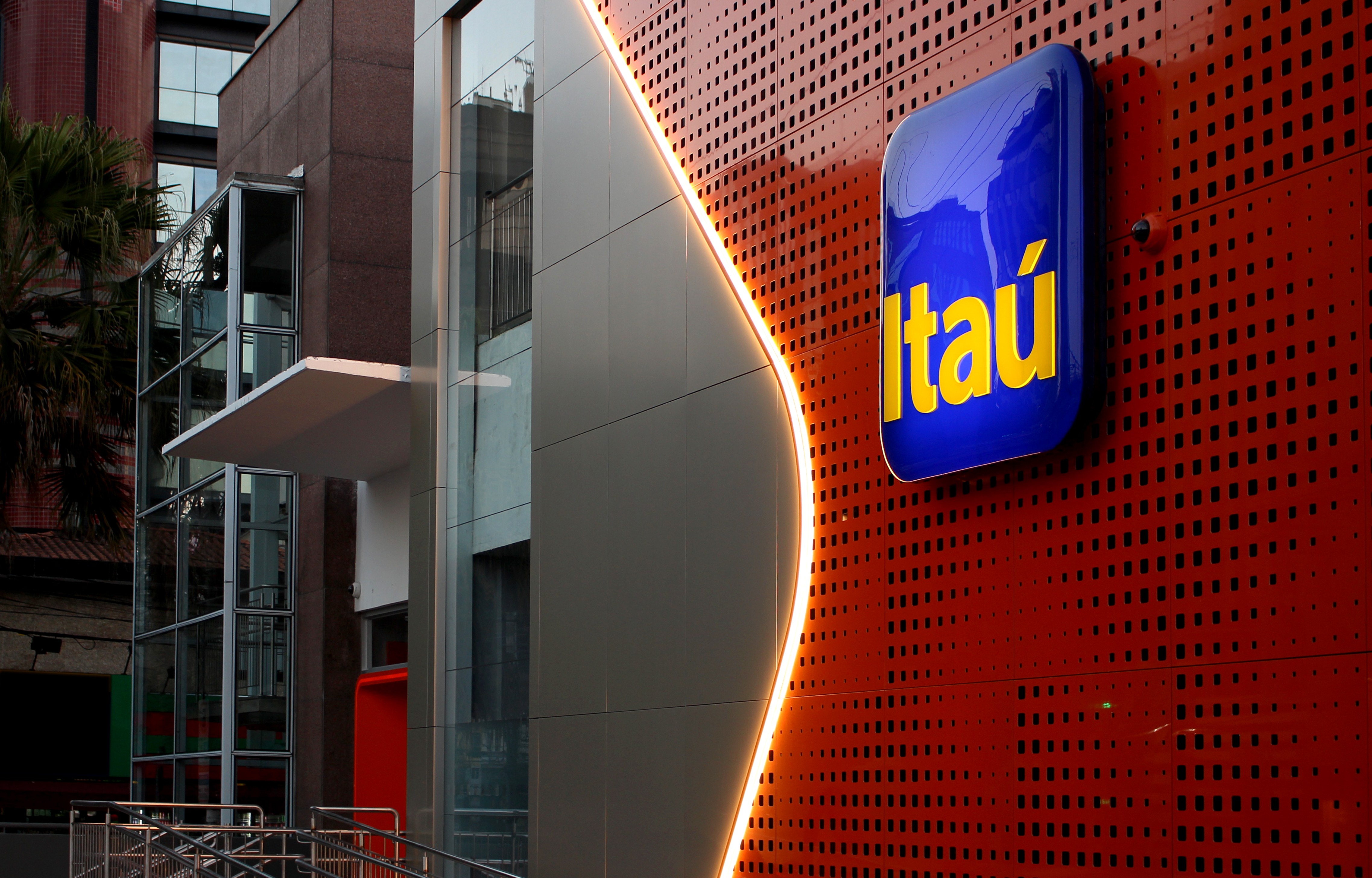 Diretor de marketing do Itaú Unibanco é demitido por mau uso do cartão corporativo